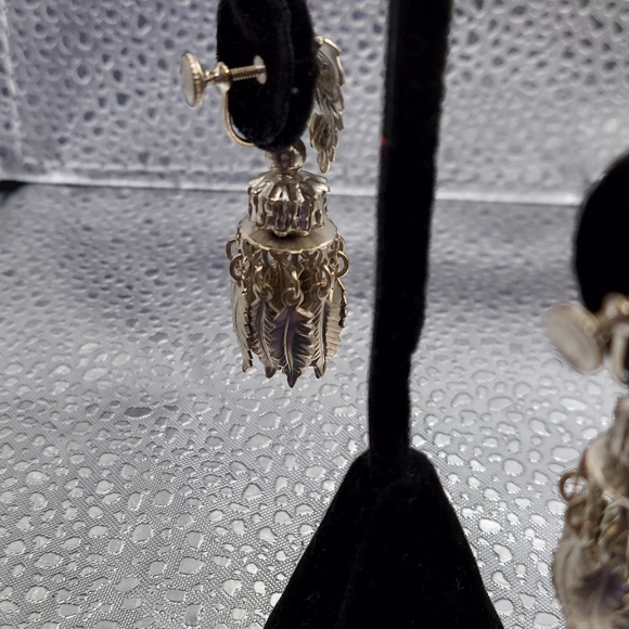 Vintage Leaves Dangle Earrings. Unique & Attractive. VGC. - Picture 9 of 11